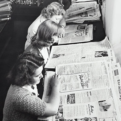 women reading newspapers